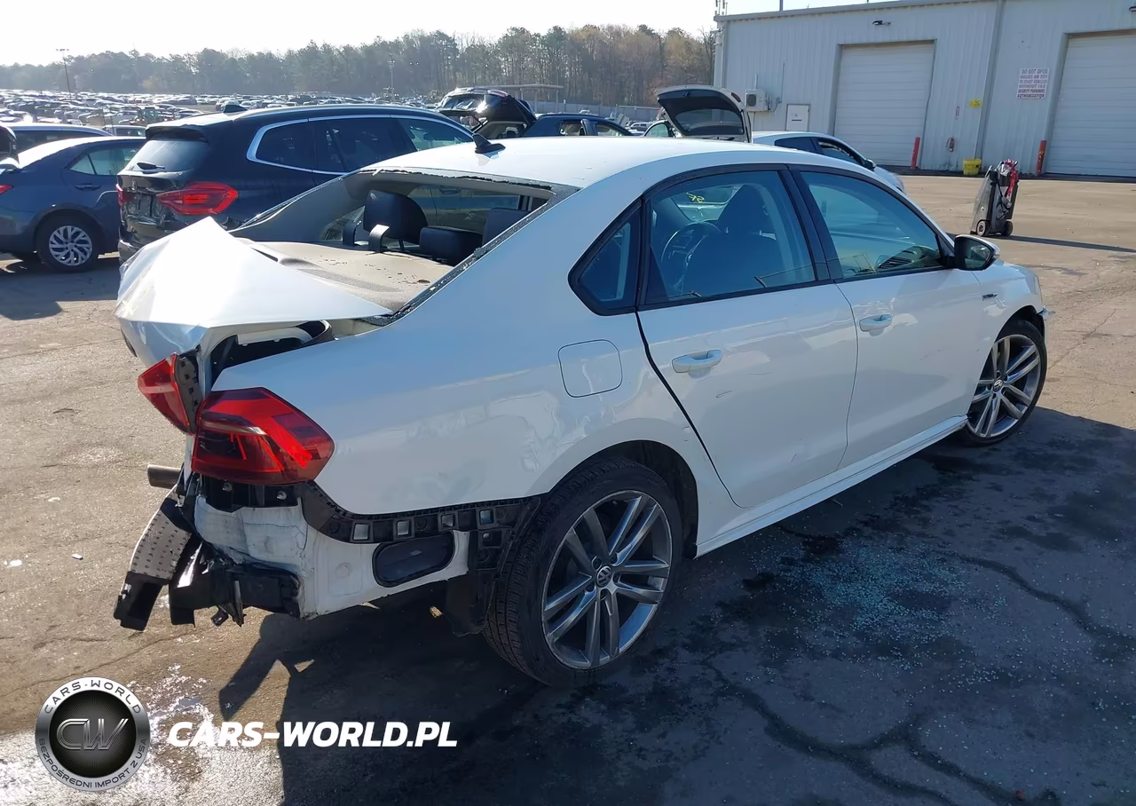 2018 Volkswagen Passat 2.0T R-Line-2.0T S VIN:1VWAA7A36JC030250 - 4