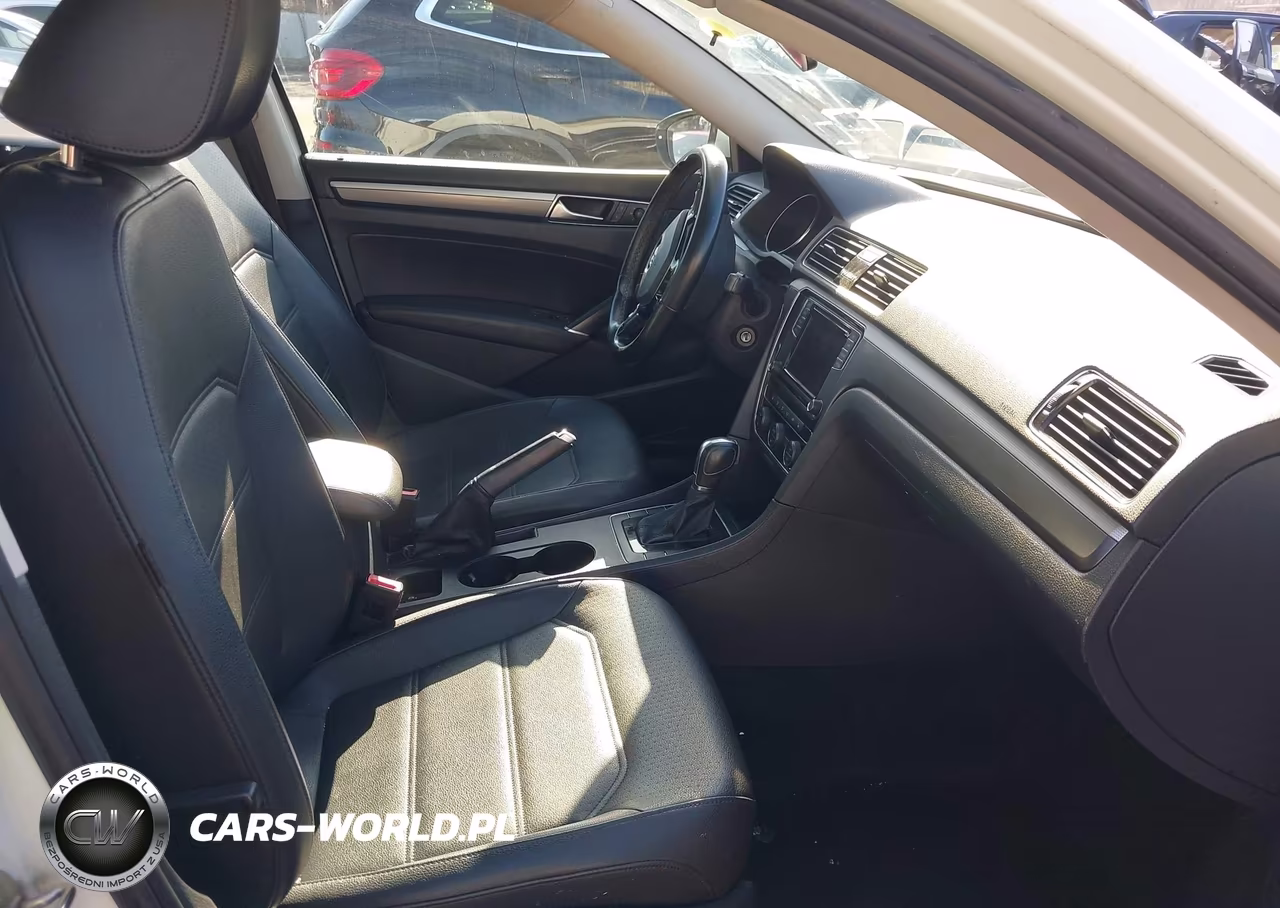 2018 Volkswagen Passat 2.0T R-Line-2.0T S VIN:1VWAA7A36JC030250 - 5