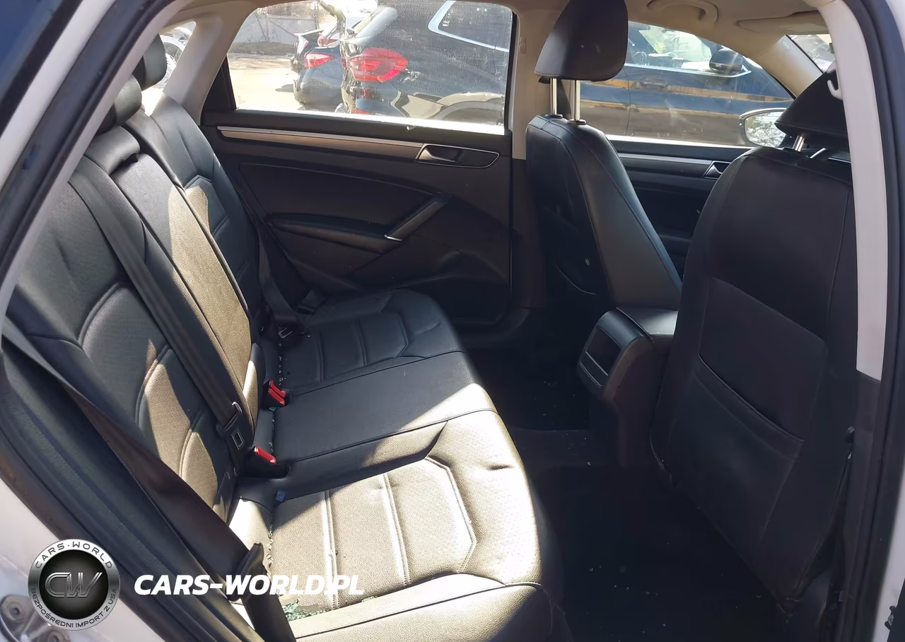 2018 Volkswagen Passat 2.0T R-Line-2.0T S VIN:1VWAA7A36JC030250 - 8