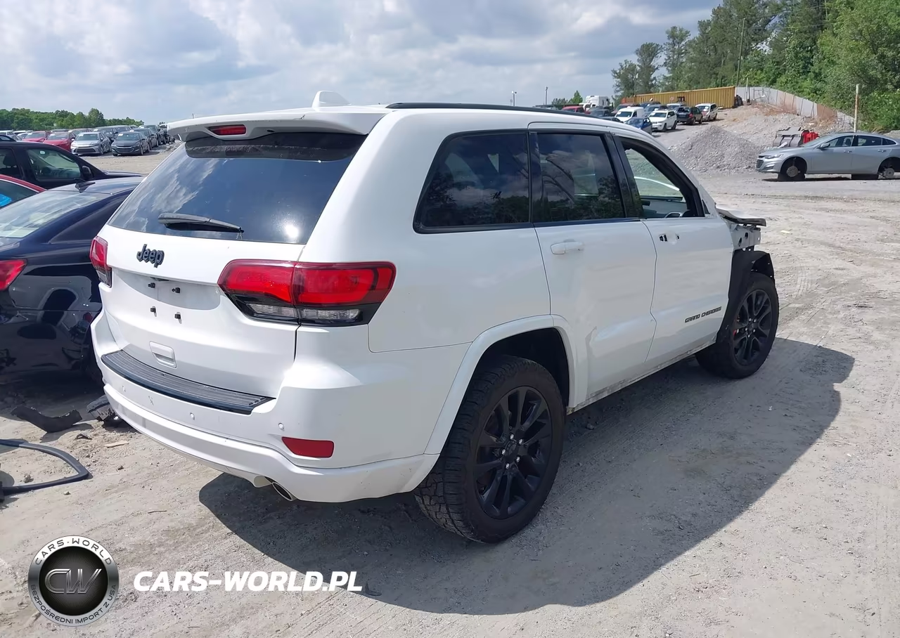 2017 Jeep Grand Cherokee Altitude 4X2 VIN:1C4RJEAG5HC823126 - 4