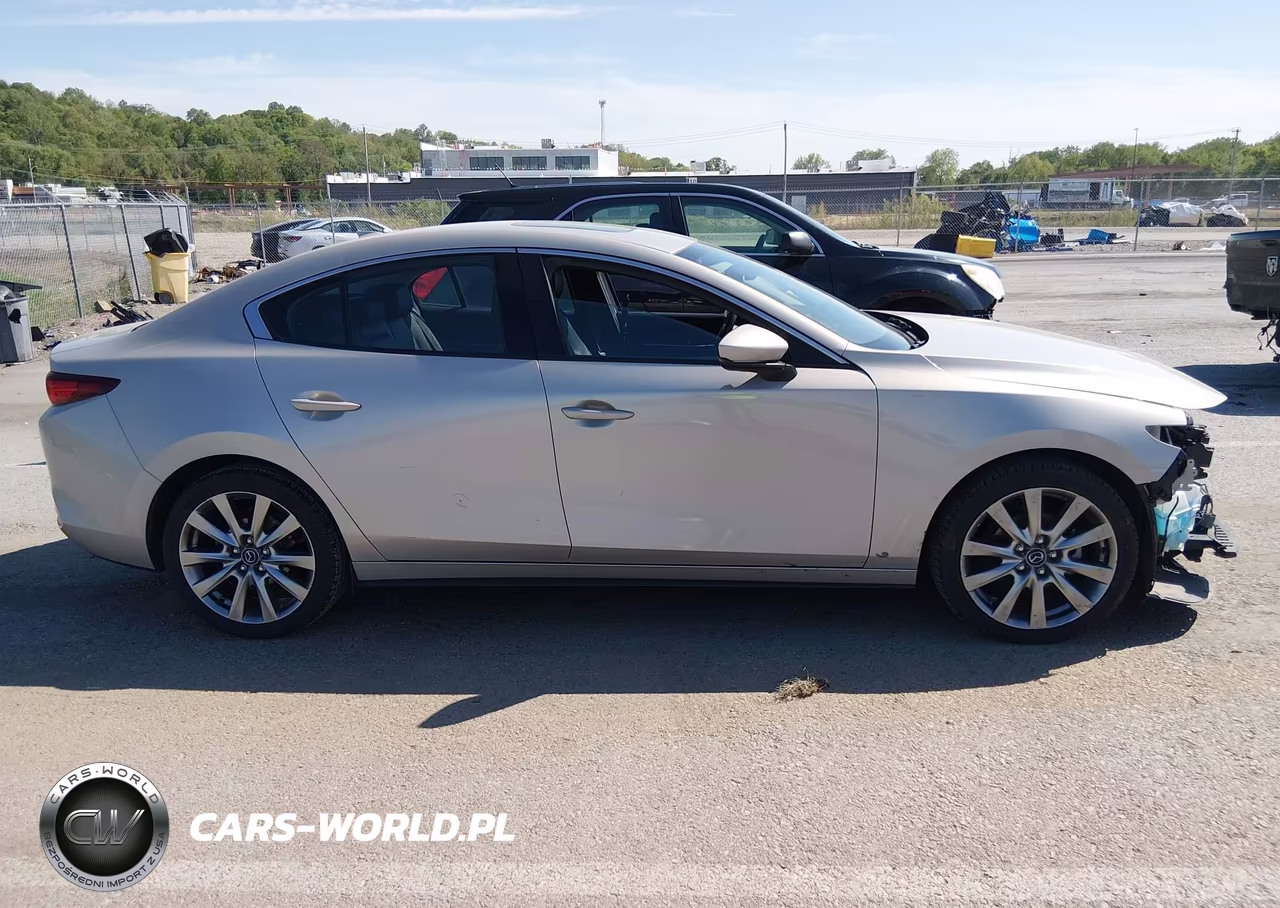 2022 Mazda Mazda3 Premium VIN:3MZBPADLXNM317137 - 13