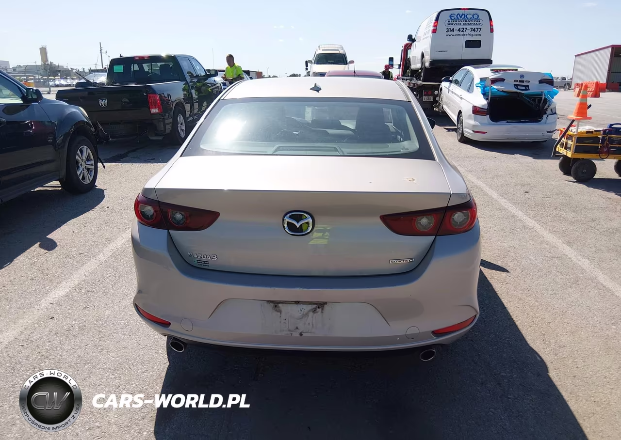 2022 Mazda Mazda3 Premium VIN:3MZBPADLXNM317137 - 16