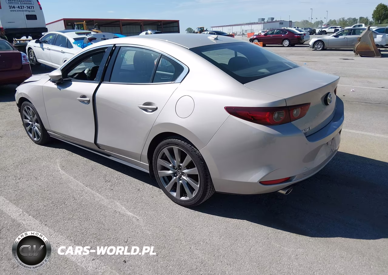 2022 Mazda Mazda3 Premium VIN:3MZBPADLXNM317137 - 3