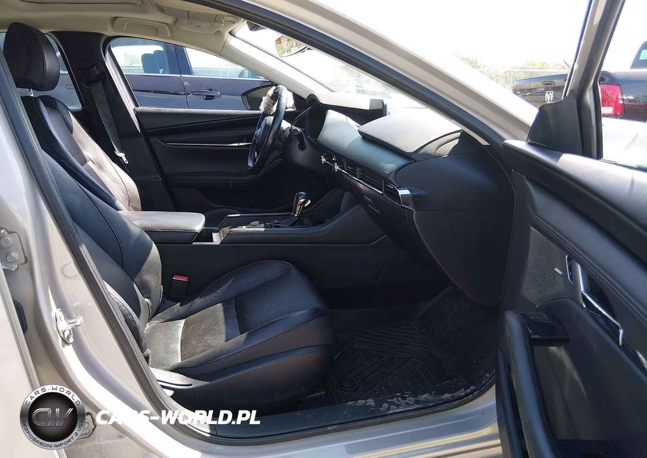 2022 Mazda Mazda3 Premium VIN:3MZBPADLXNM317137 - 5