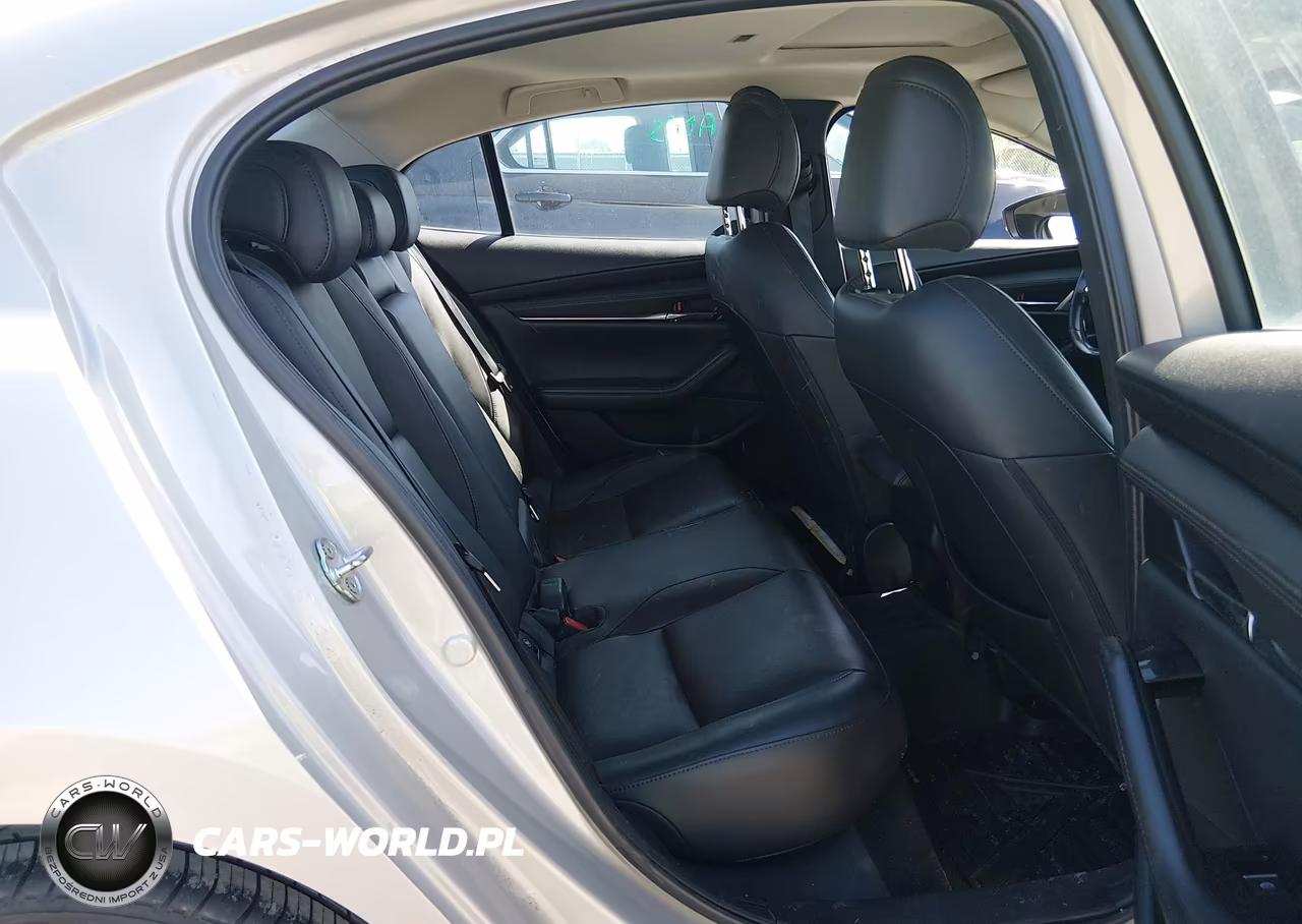 2022 Mazda Mazda3 Premium VIN:3MZBPADLXNM317137 - 8