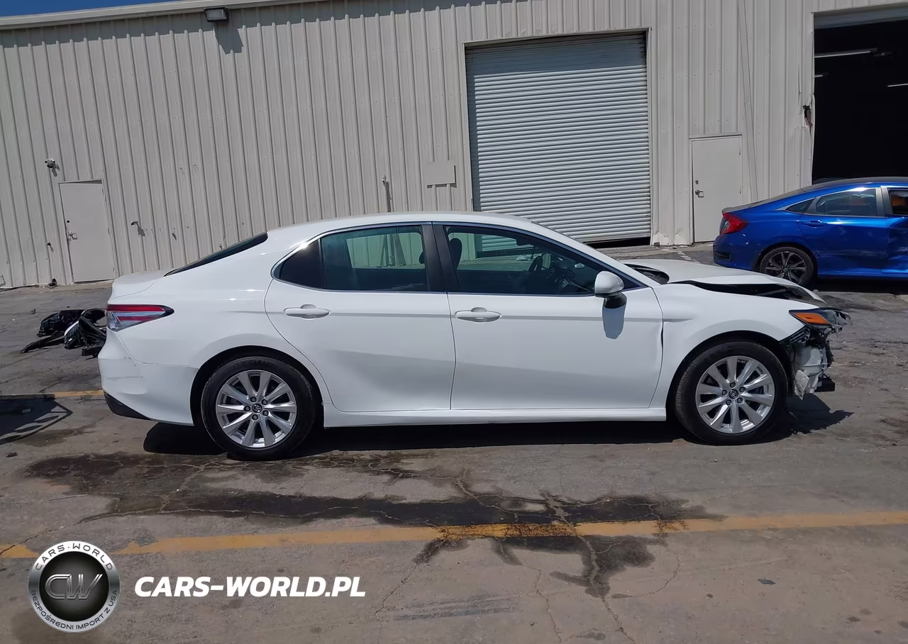 2018 Toyota Camry Le VIN:4T1B11HK5JU025659 - 13