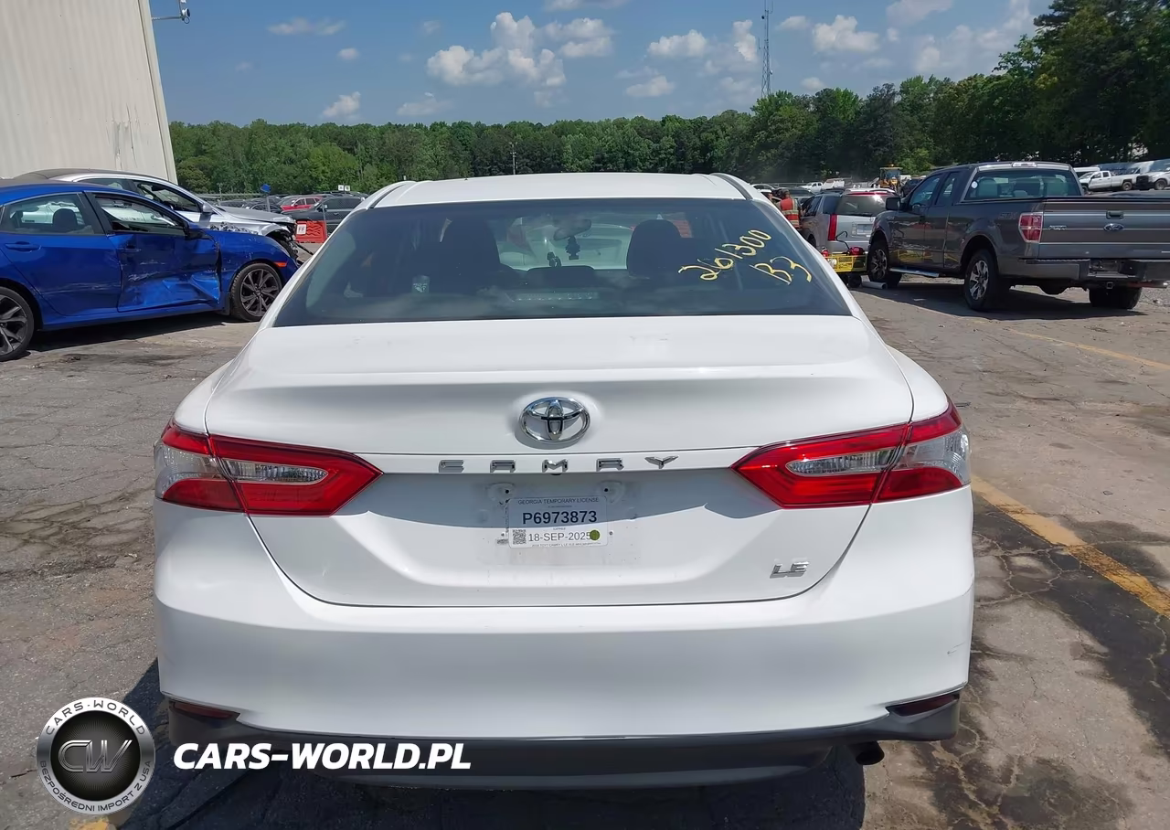 2018 Toyota Camry Le VIN:4T1B11HK5JU025659 - 16