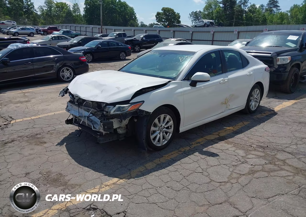 2018 Toyota Camry Le VIN:4T1B11HK5JU025659 - 2