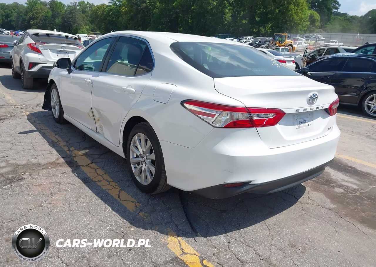2018 Toyota Camry Le VIN:4T1B11HK5JU025659 - 3