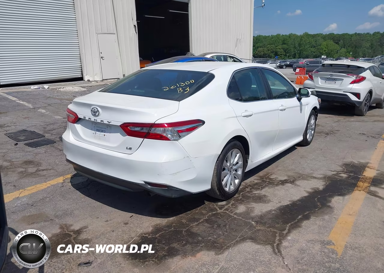 2018 Toyota Camry Le VIN:4T1B11HK5JU025659 - 4
