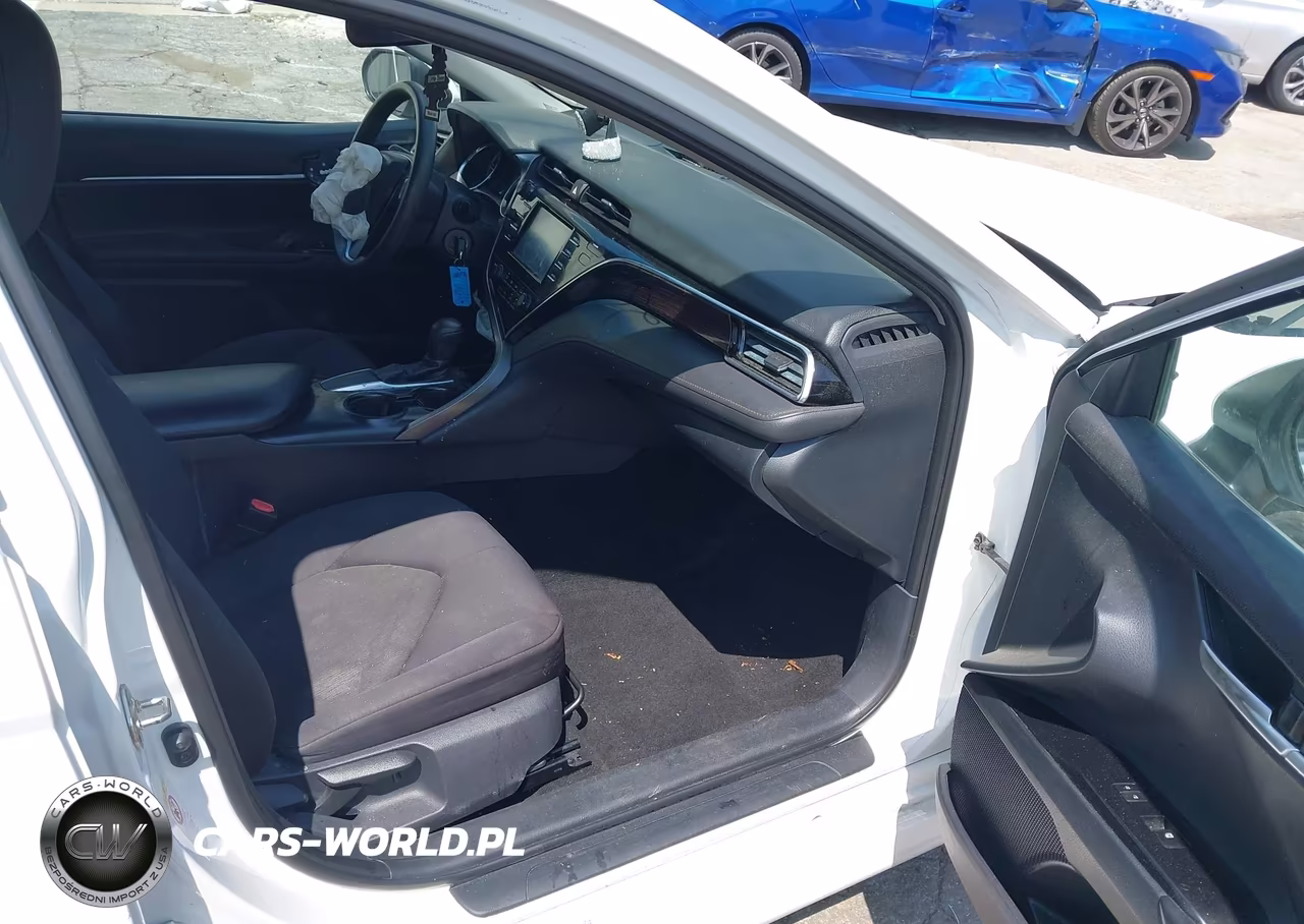 2018 Toyota Camry Le VIN:4T1B11HK5JU025659 - 5