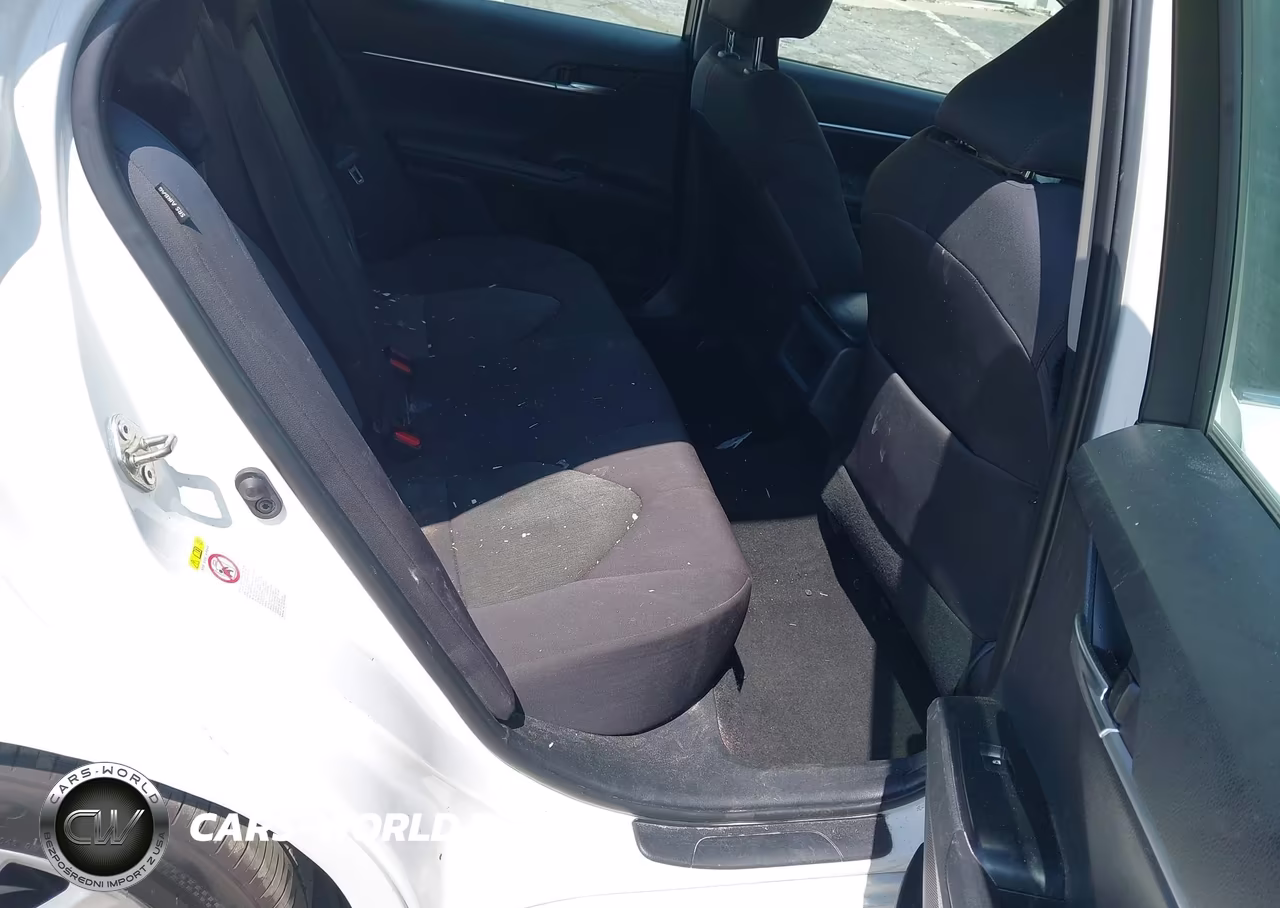 2018 Toyota Camry Le VIN:4T1B11HK5JU025659 - 8