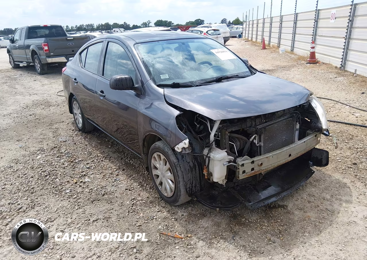 2015 Nissan Versa 1.6 S+