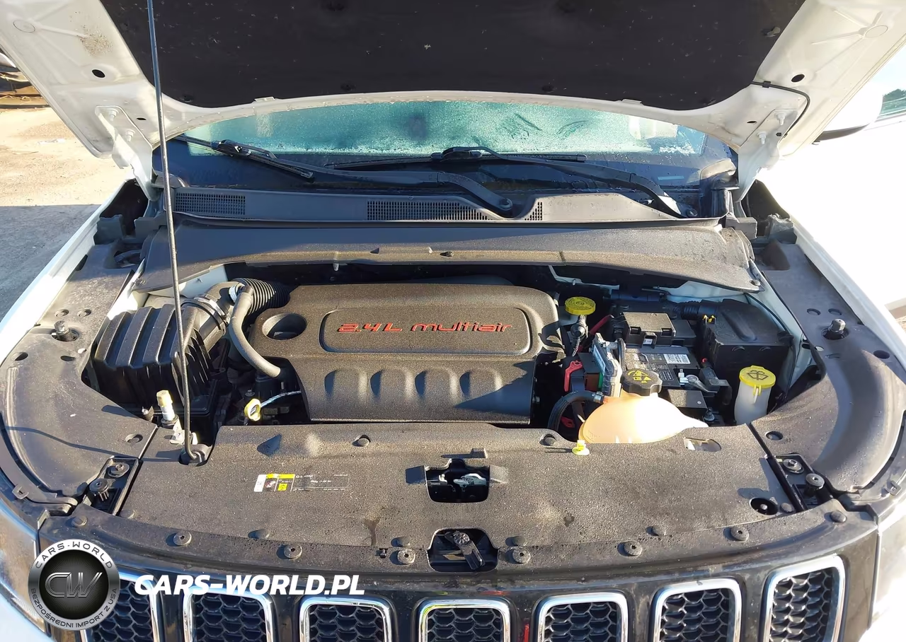 2018 Jeep Compass Latitude 4X4 VIN:3C4NJDBB3JT245713 - 10