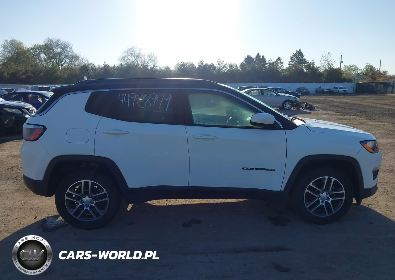 2018 Jeep Compass Latitude 4X4 VIN:3C4NJDBB3JT245713 - 14