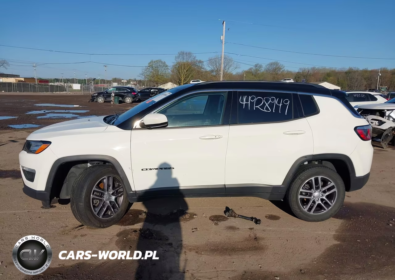 2018 Jeep Compass Latitude 4X4 VIN:3C4NJDBB3JT245713 - 15