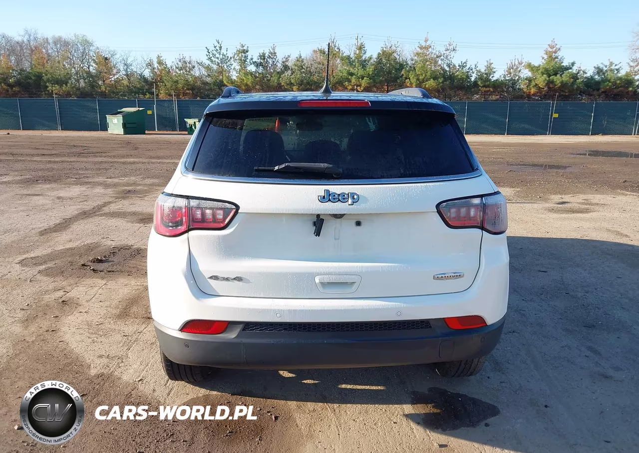 2018 Jeep Compass Latitude 4X4 VIN:3C4NJDBB3JT245713 - 17