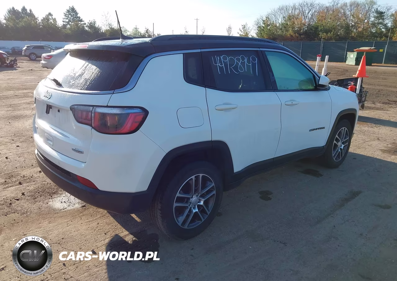 2018 Jeep Compass Latitude 4X4 VIN:3C4NJDBB3JT245713 - 4