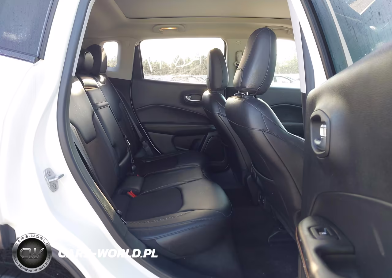 2018 Jeep Compass Latitude 4X4 VIN:3C4NJDBB3JT245713 - 8