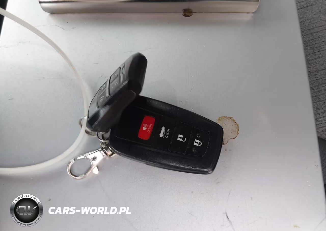 2020 Toyota Camry Le Hybrid VIN:4T1E31AKXLU017884 - 11