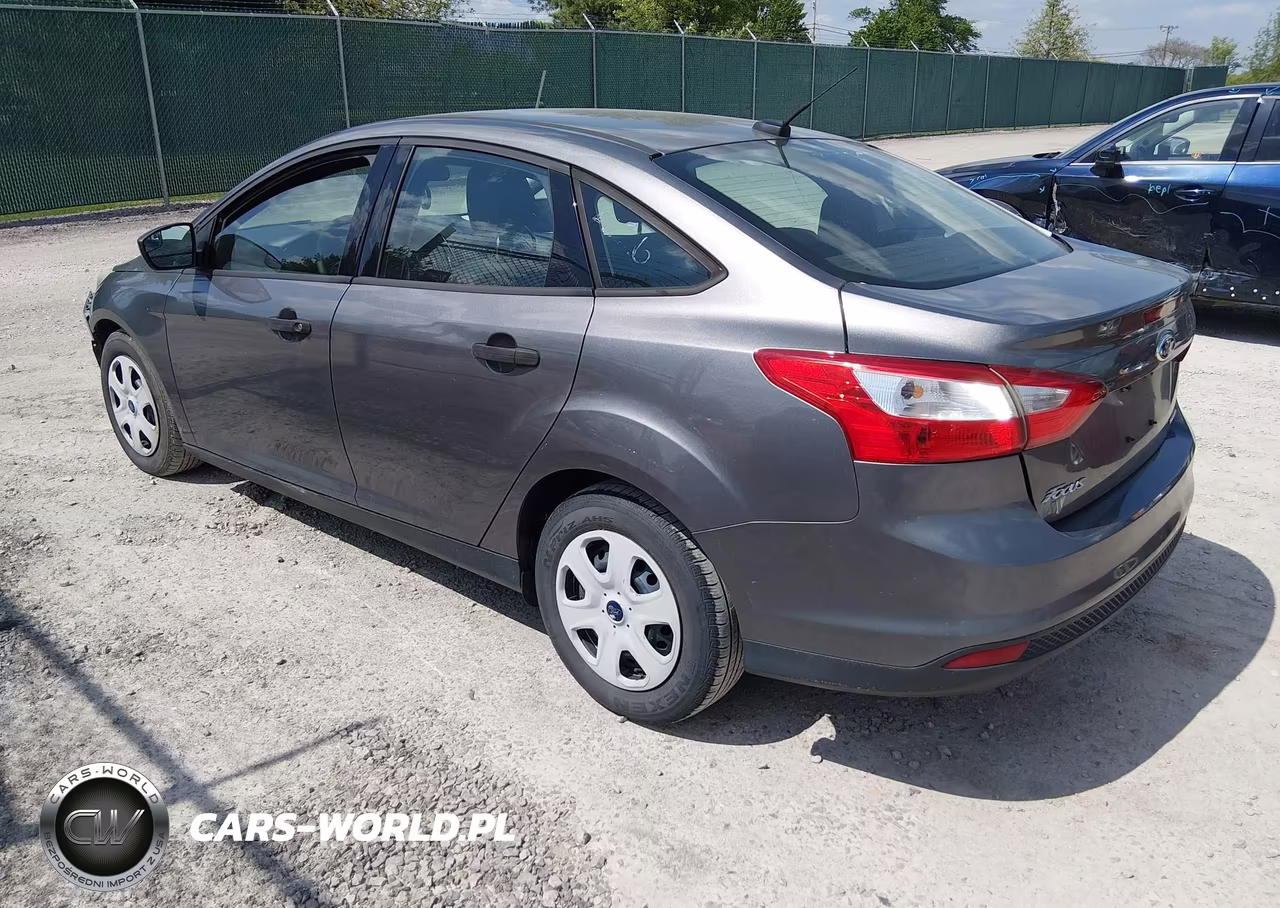 2013 Ford Focus S VIN:1FADP3E24DL208871 - 3