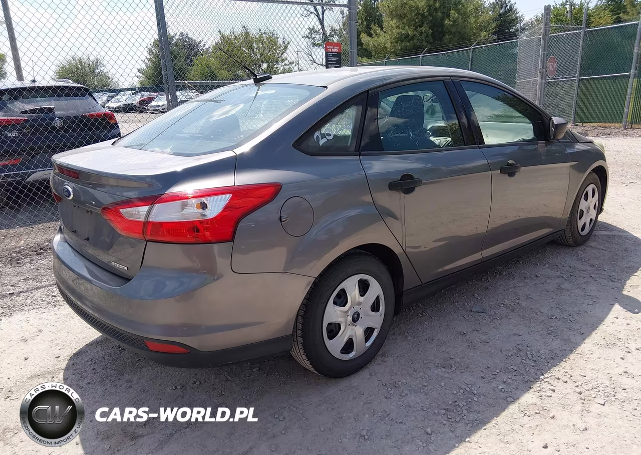 2013 Ford Focus S VIN:1FADP3E24DL208871 - 4