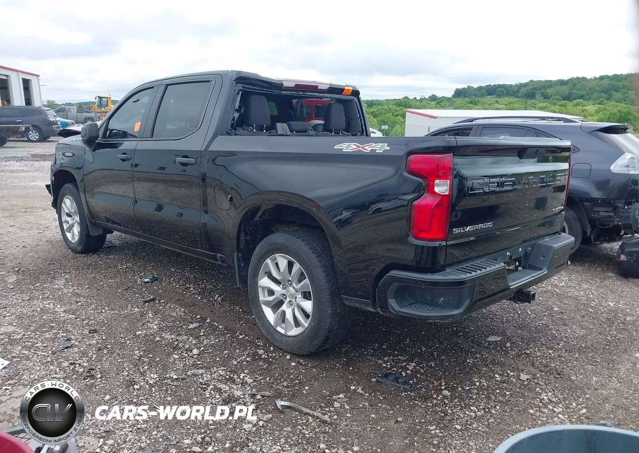 2021 Chevrolet Silverado 1500 4Wd Short Bed Custom VIN:1GCPYBEK6MZ402555 - 3
