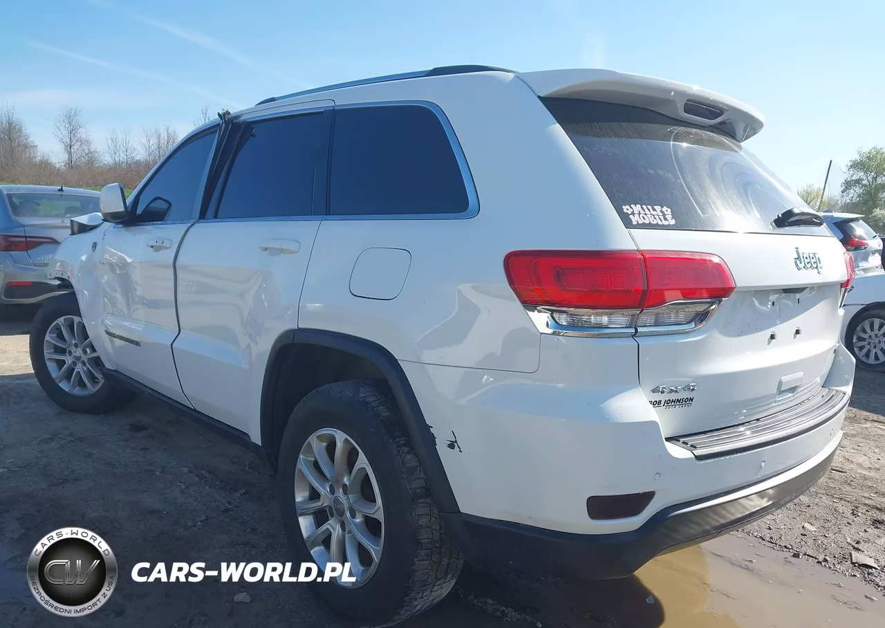2018 Jeep Grand Cherokee Laredo E 4X4 VIN:1C4RJFAG8JC328284 - 3