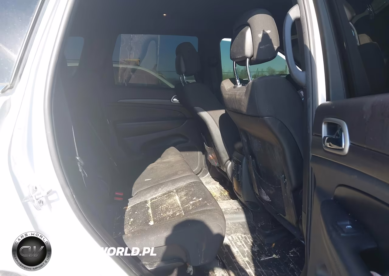 2018 Jeep Grand Cherokee Laredo E 4X4 VIN:1C4RJFAG8JC328284 - 8