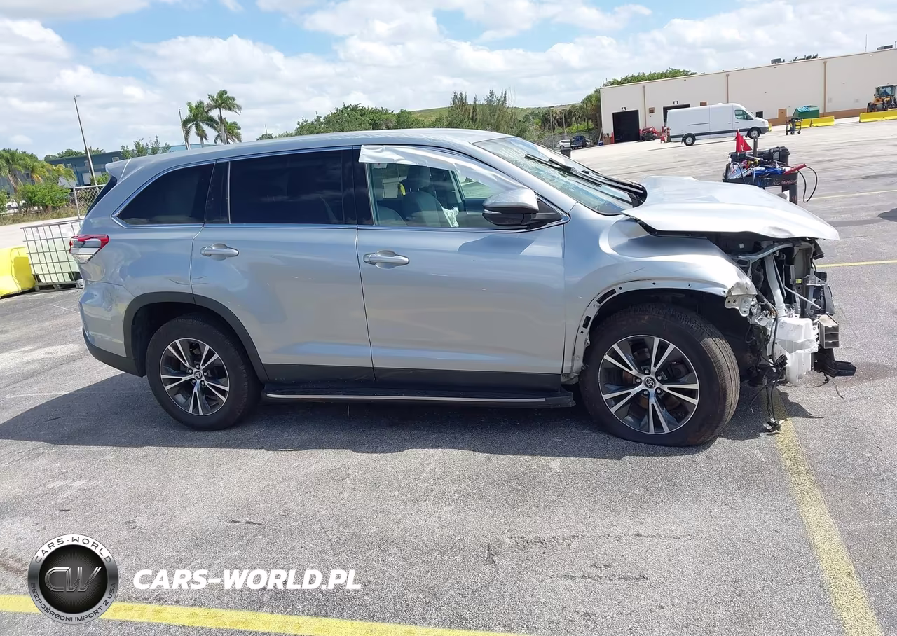 2019 Toyota Highlander Le VIN:5TDZARFH1KS045258 - 14