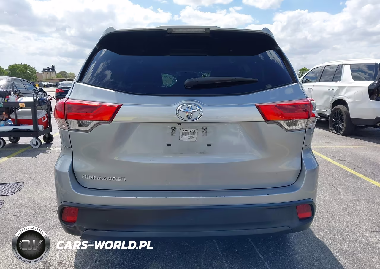 2019 Toyota Highlander Le VIN:5TDZARFH1KS045258 - 17