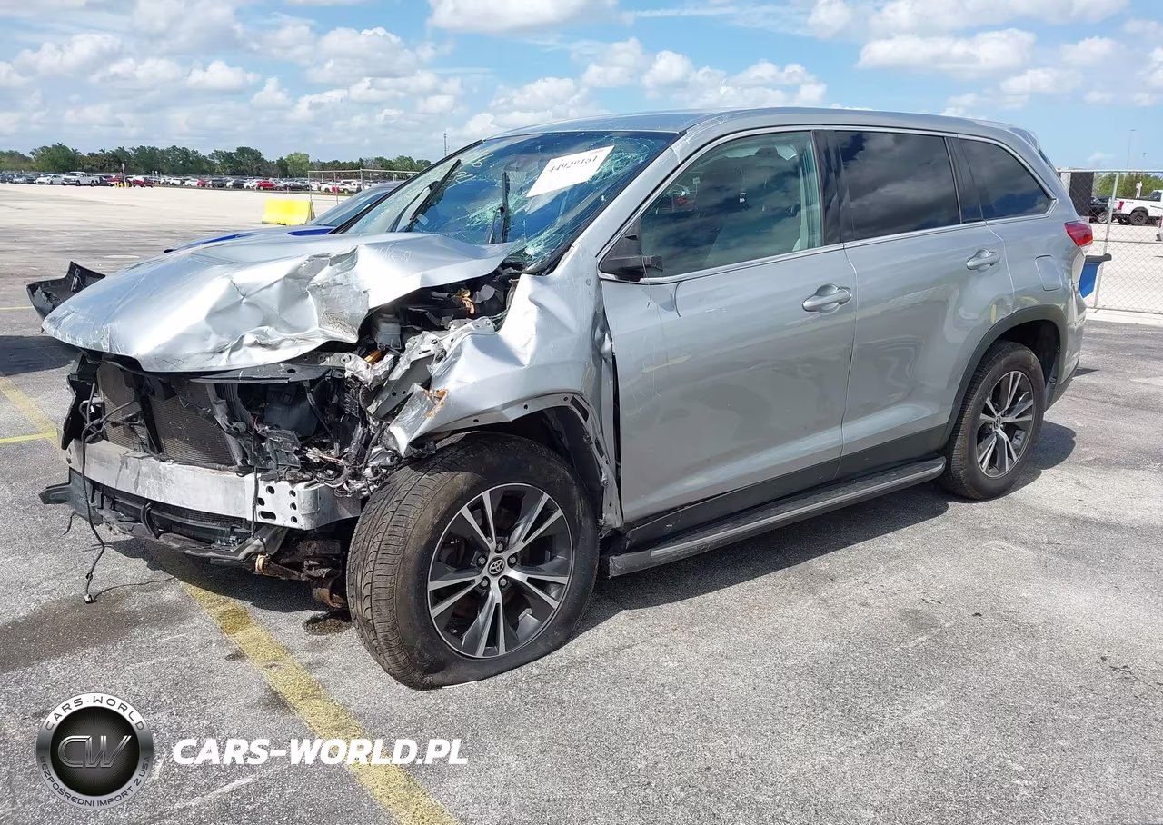 2019 Toyota Highlander Le VIN:5TDZARFH1KS045258 - 2