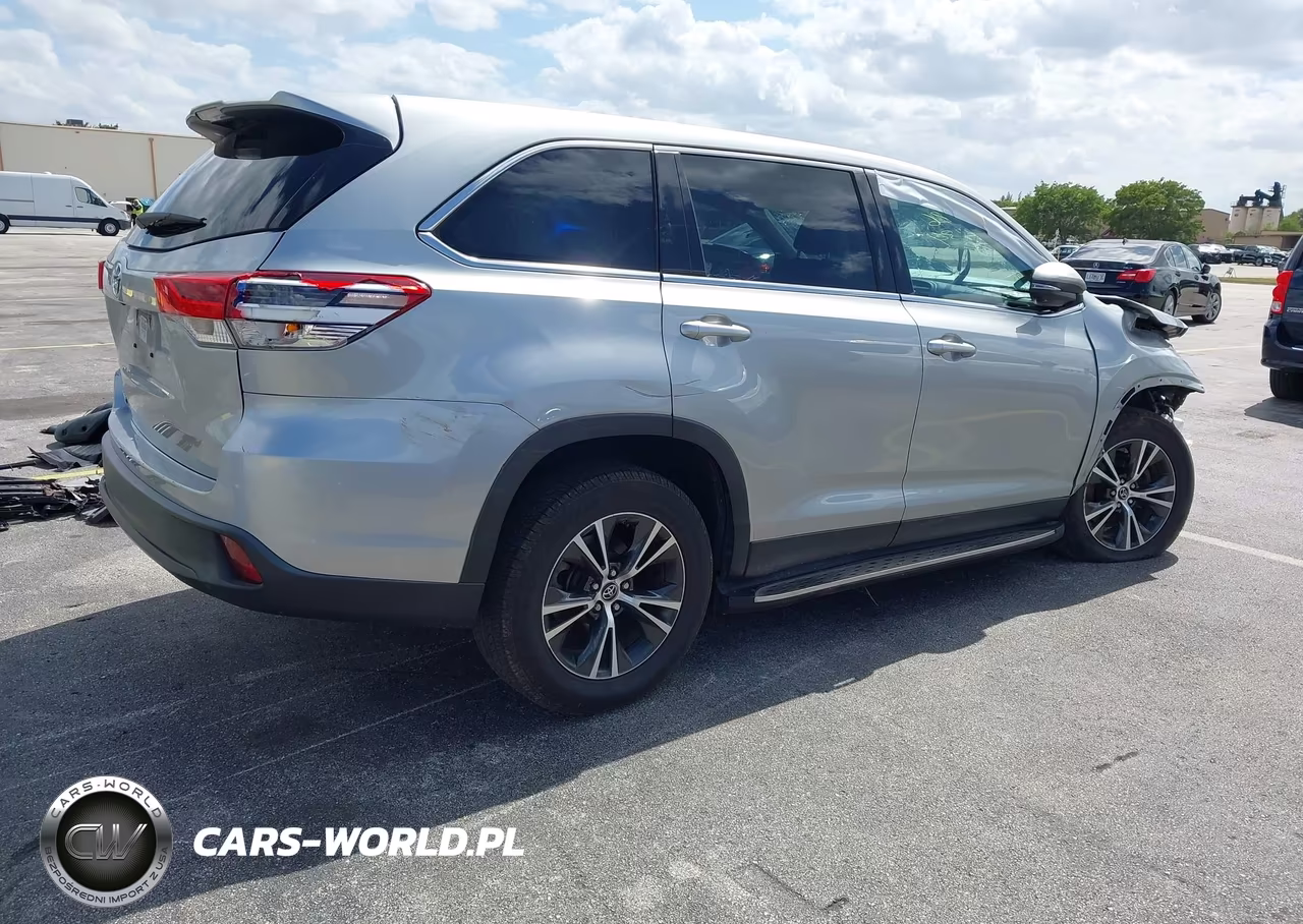 2019 Toyota Highlander Le VIN:5TDZARFH1KS045258 - 4