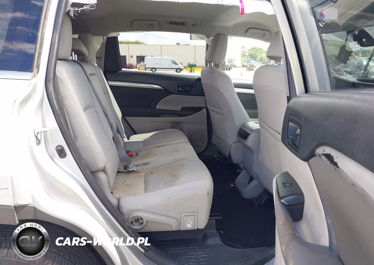 2019 Toyota Highlander Le VIN:5TDZARFH1KS045258 - 8