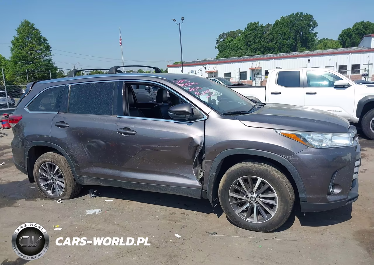 2019 Toyota Highlander Xle VIN:5TDJZRFH6KS581337 - 13