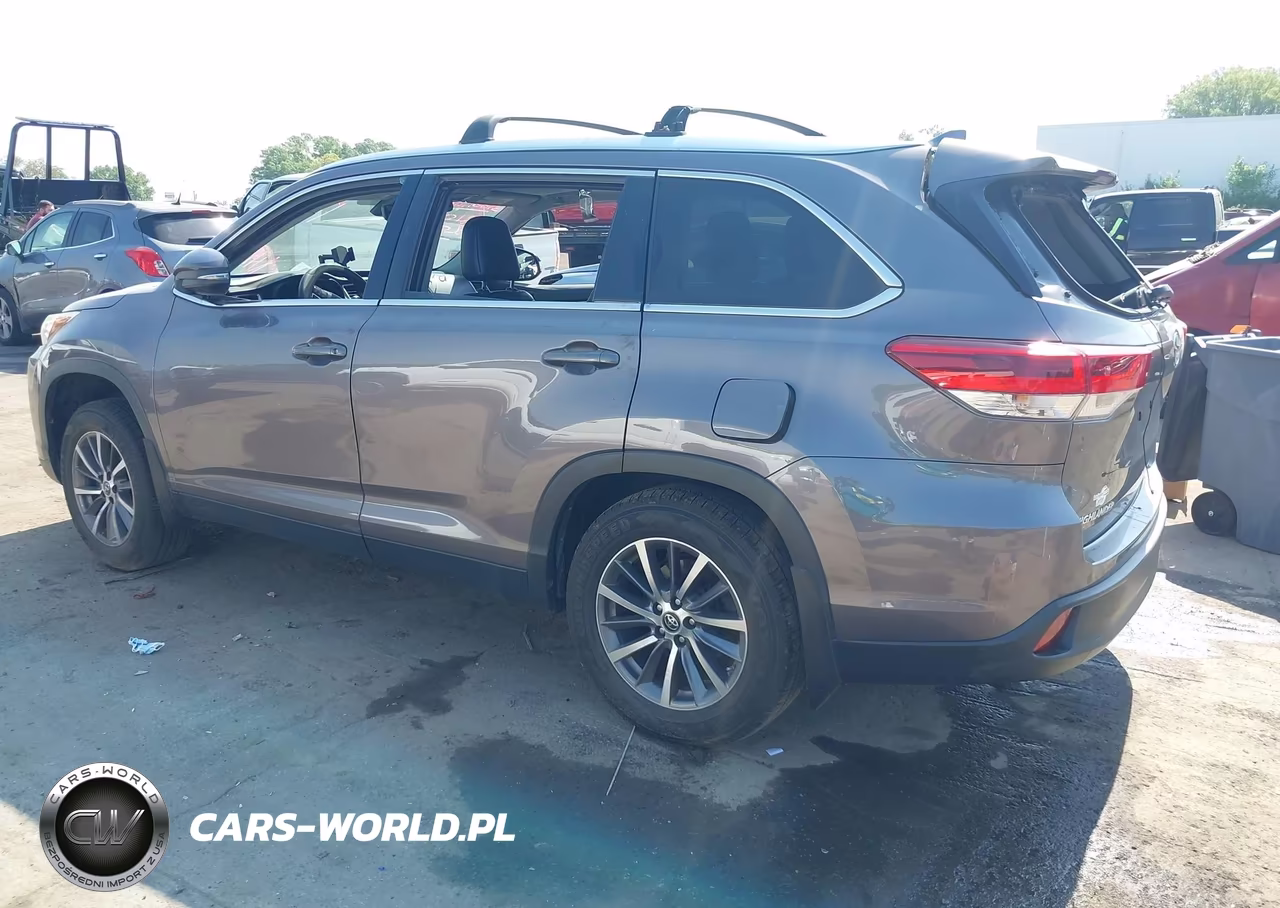 2019 Toyota Highlander Xle VIN:5TDJZRFH6KS581337 - 3