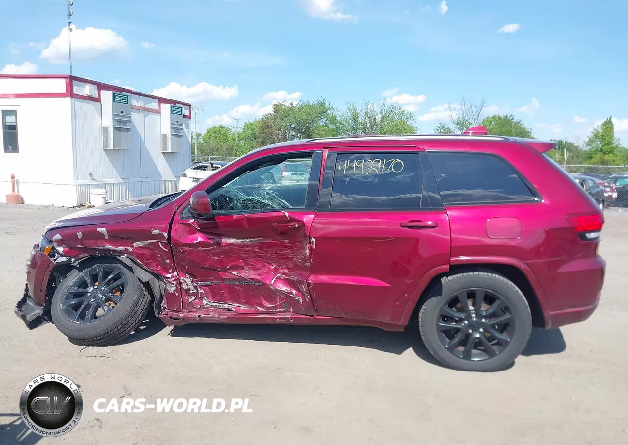 2017 Jeep Grand Cherokee Altitude 4X4 VIN:1C4RJFAGXHC768243 - 13