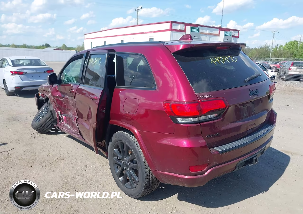 2017 Jeep Grand Cherokee Altitude 4X4 VIN:1C4RJFAGXHC768243 - 3