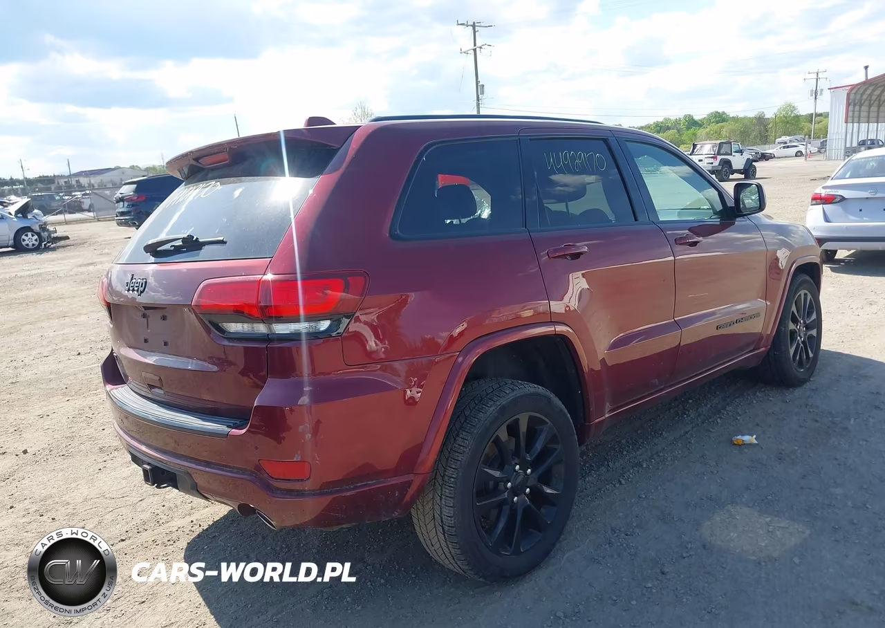 2017 Jeep Grand Cherokee Altitude 4X4 VIN:1C4RJFAGXHC768243 - 4