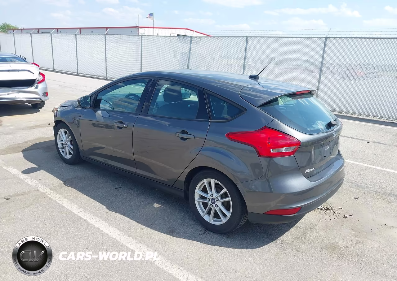 2016 Ford Focus Se VIN:1FADP3K25GL265816 - 3