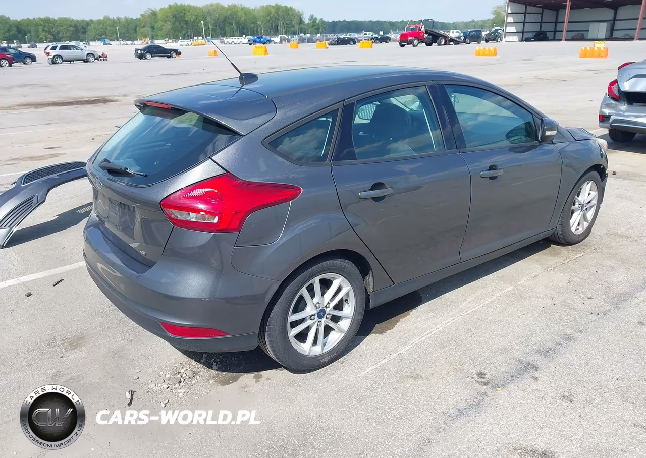 2016 Ford Focus Se VIN:1FADP3K25GL265816 - 4
