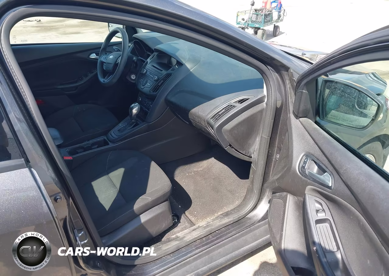 2016 Ford Focus Se VIN:1FADP3K25GL265816 - 5