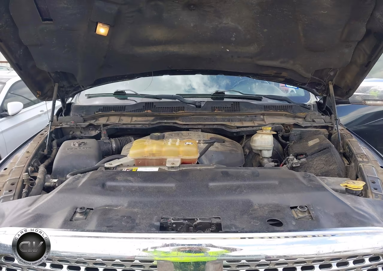 2015 Ram 1500 Laramie VIN:1C6RR7JM7FS572498 - 10