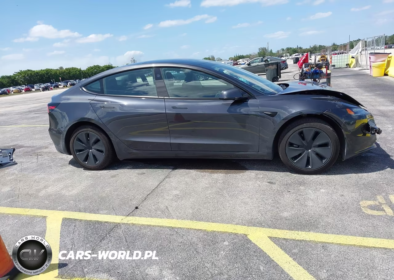 2025 Tesla Model 3 Long Range Rear-Wheel Drive-Standard Rear-Wheel Drive VIN:5YJ3E1EA2SF985864 - 13