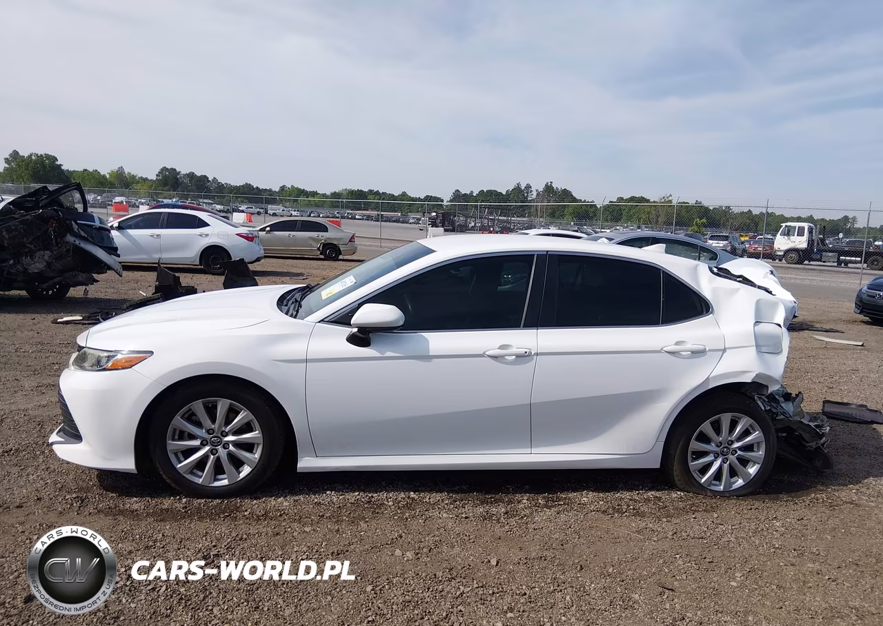 2019 Toyota Camry Le VIN:4T1B11HK5KU754018 - 14