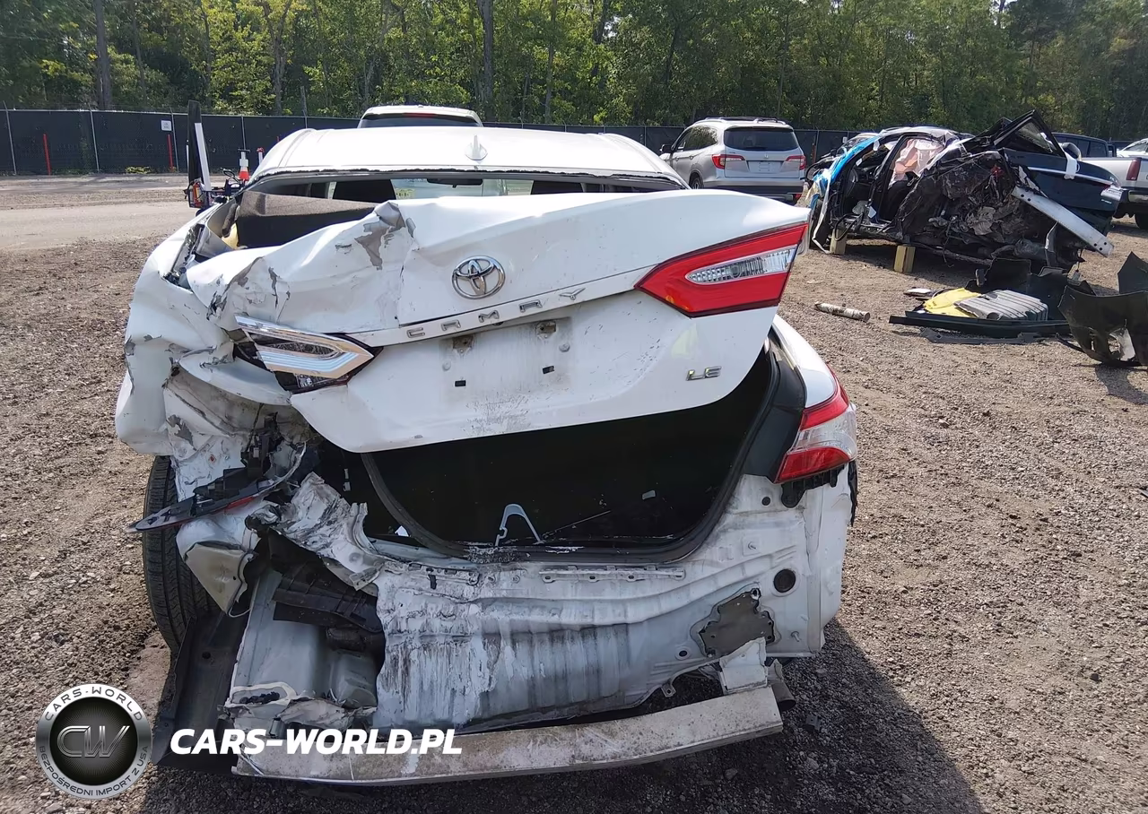 2019 Toyota Camry Le VIN:4T1B11HK5KU754018 - 16