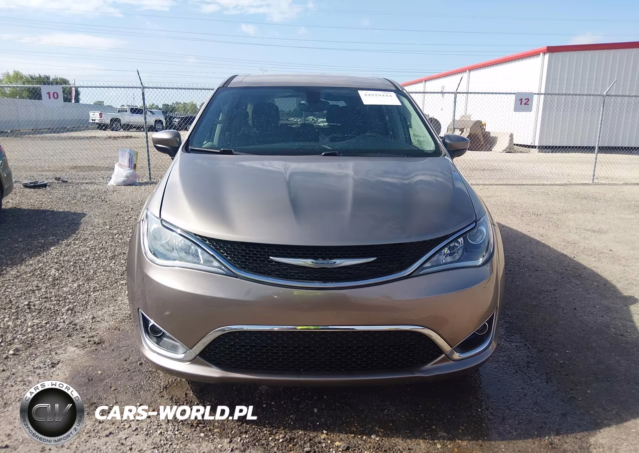 2017 Chrysler Pacifica Touring Plus VIN:2C4RC1BG6HR844916 - 12