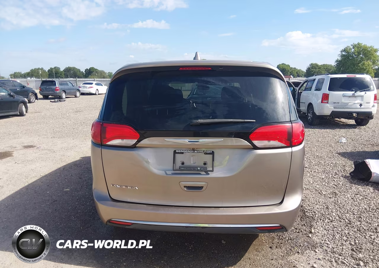 2017 Chrysler Pacifica Touring Plus VIN:2C4RC1BG6HR844916 - 16