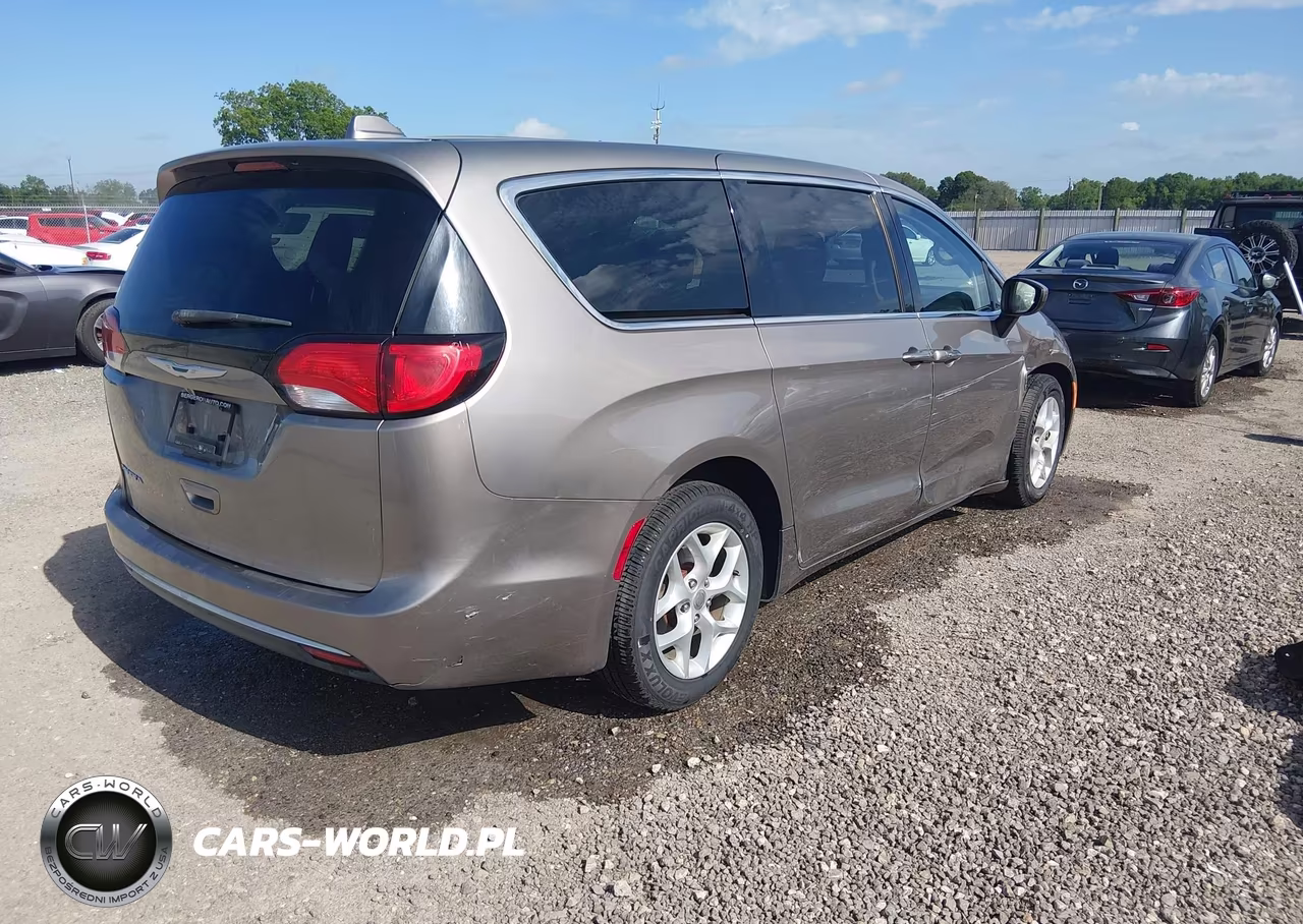 2017 Chrysler Pacifica Touring Plus VIN:2C4RC1BG6HR844916 - 4
