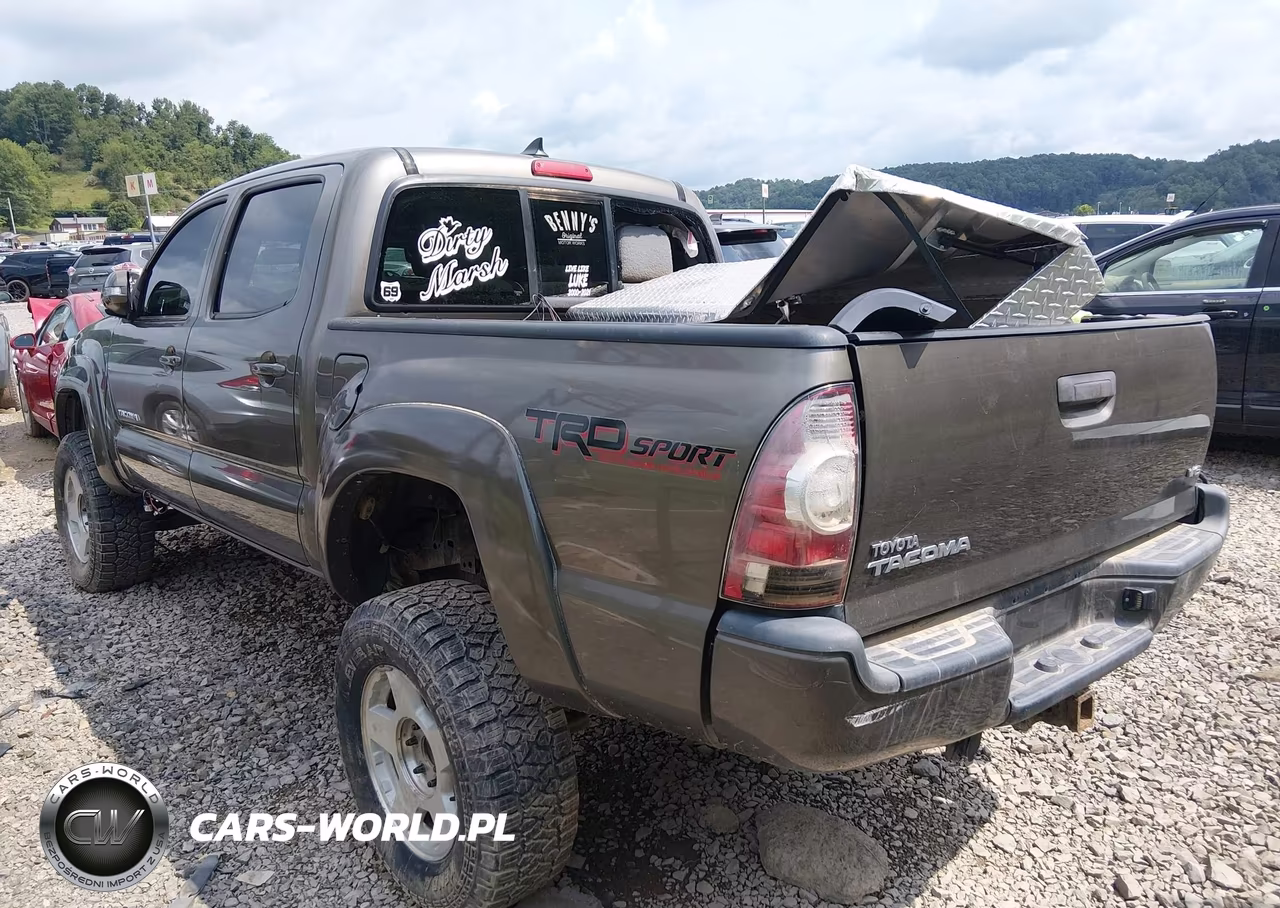 2015 Toyota Tacoma Base V6 VIN:3TMLU4EN0FM173956 - 3